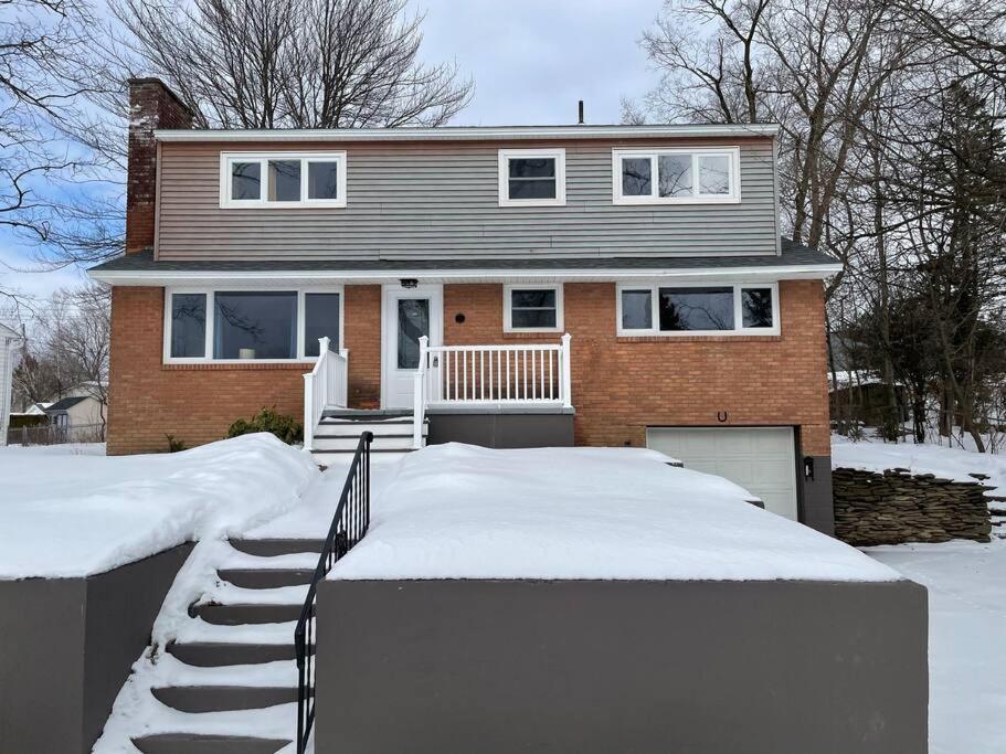 A Lovely Home In The Heart Of Rotterdam Schenectady Exterior photo